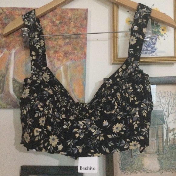 NWT crop top - Picture 2 of 4